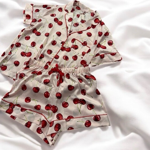 VICTORIA'S SECRET
Signature Satin Short Pajama Set - Picture 4 of 5